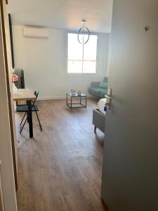 Joli studio spacieux