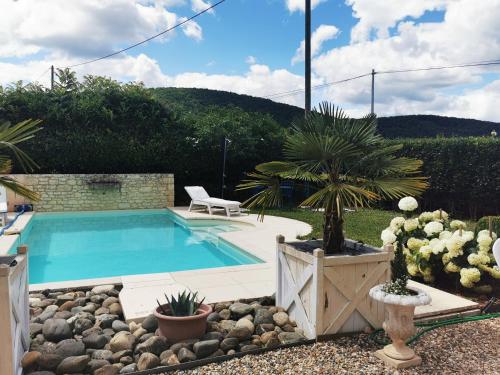 Joli studio vue sur piscine