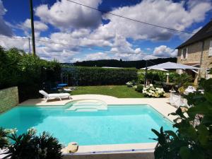 Joli studio vue sur piscine
