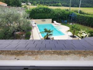 Joli studio vue sur piscine