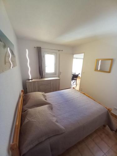 Joli T2,4 pers,Clim, Terrasse, Parking, 500m plage