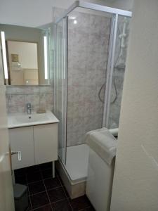 Joli T2,4 pers,Clim, Terrasse, Parking, 500m plage