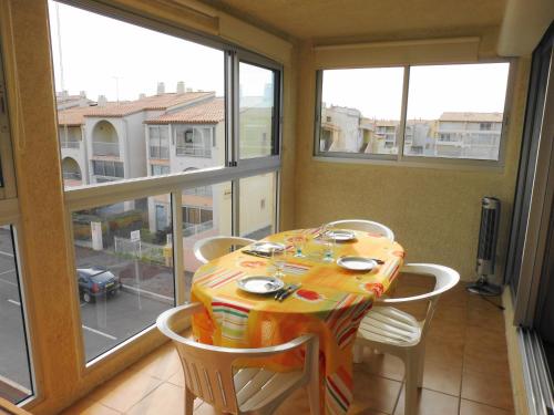 Joli T2 alcôve piscine tennis NAUTICAP Plage Richelieu cap d'Agde
