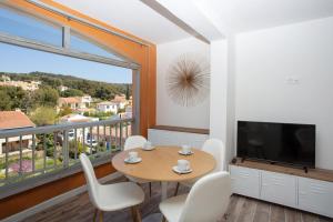 Appartement Joli T2 bord de mer tout équipé GOLETTE 48 40 Avenue des Romarins 83430 Saint-Mandrier-sur-Mer Provence-Alpes-Côte d\'Azur