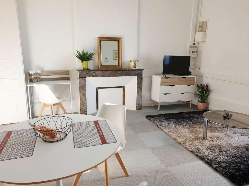 Appartement Joli T2 centre ville avec cour, climatisation et fibre 2 place du petit beaulieu 16000 Angoulême