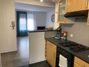 Appartement Joli T2 Climatisé Nimes proche Gare et centre ville 1 ère étage 5 Rue Ernest Daudet 30000 Nîmes Languedoc-Roussillon