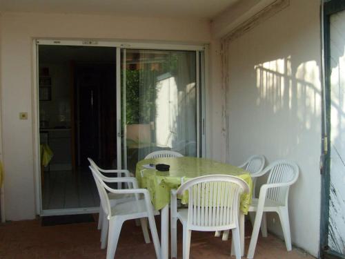 JOLI T2 RDC, BORD DE MER , PISCINE , Aresquiers FRONTIGNAN PLAGE 34