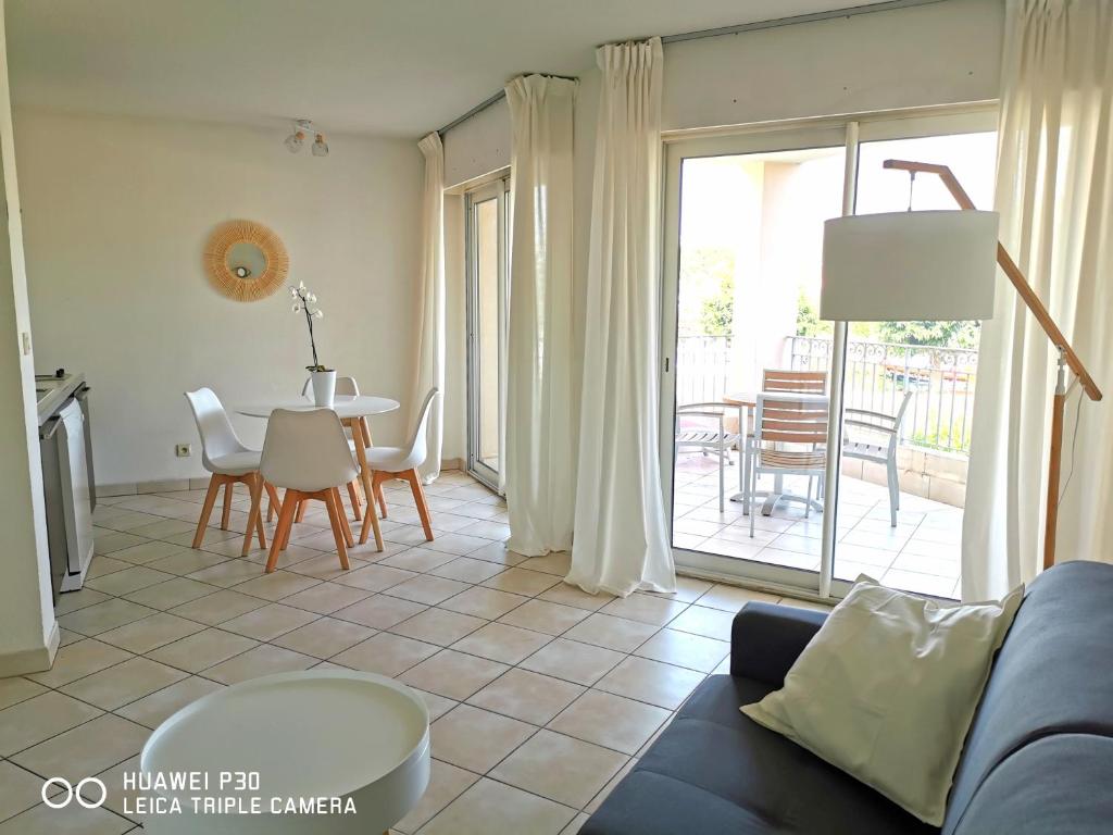 Appartement joli T2 résidence les suites de robinson n211 778 Avenue de la Mer 06210 Mandelieu-la-Napoule