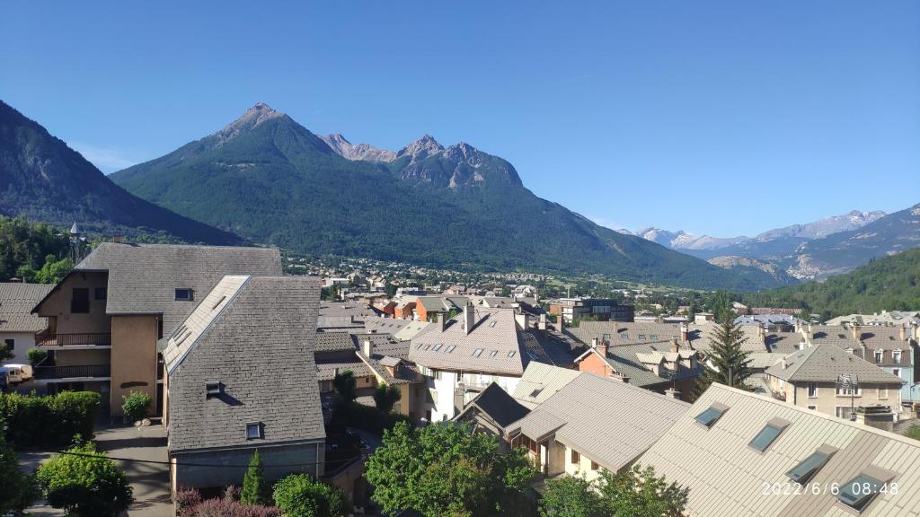 Appartement Joli T3 centre de Briançon Serre-Chevalier, parking gratuit 12 Avenue de la République 05100 Briançon