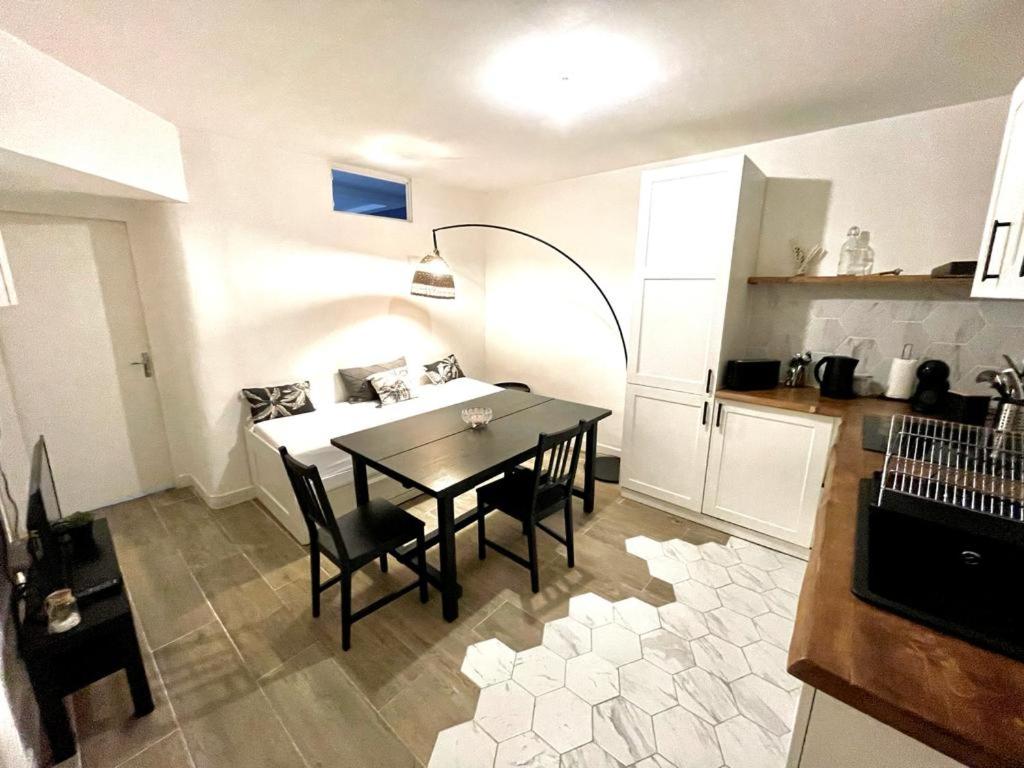 Appartement Joli T4 rénové climatisé entre St Charles/le Vieux-port 32 Avenue Camille Pelletan 13003 Marseille