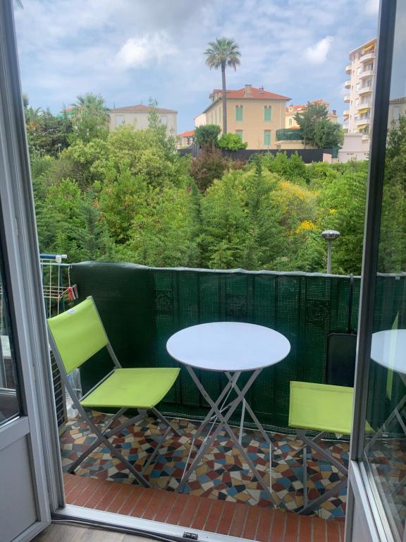 Appartement Jolie 2 pièces à deux pas du Palais des Festivales 12 Rue Auber 06400 Cannes