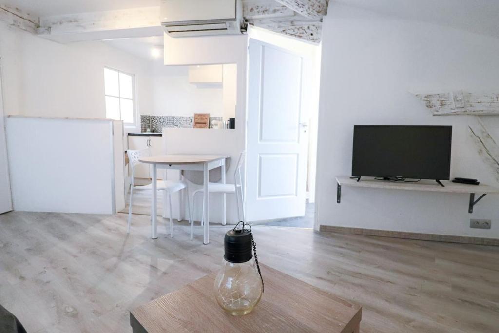 Appartement Jolie 2 pièces rénové sous les toits 149 Boulevard de la Republique 06400 Cannes