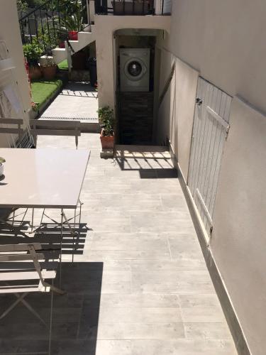 Jolie appartement Nice proche mer et aéroport Une chambre plus salon avec cuisine