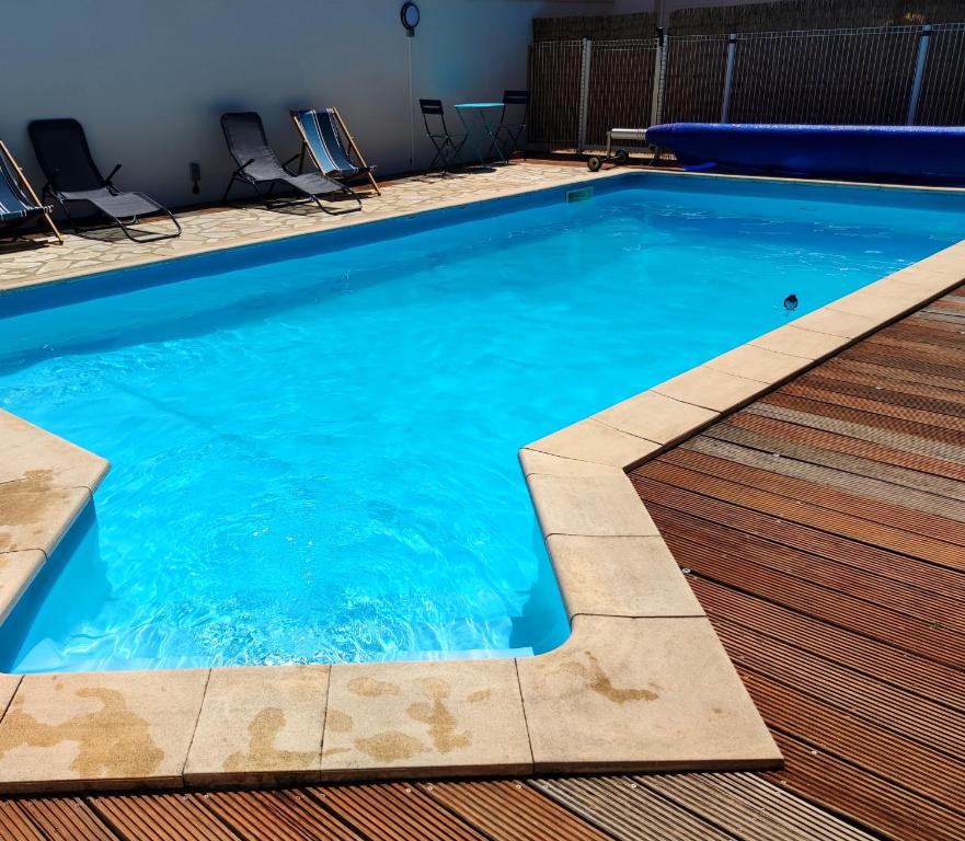 Jolie dépendance - terrasse privée et piscine ! 10 Rue Paul Cézanne, 17000 La Rochelle