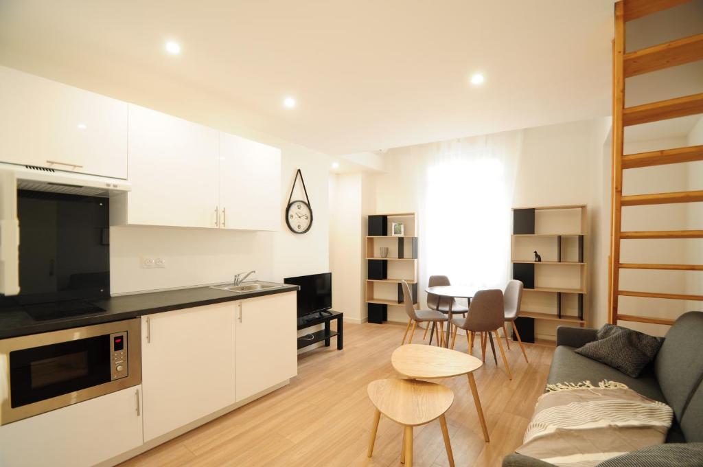 Jolie deux pièces avec Balcon centre ville Cannes 21, avenue Jean de Lattre de Tassigny, 06400 Cannes