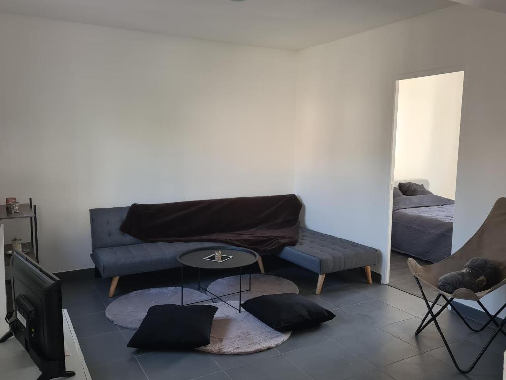 Appartement JOLIE F1 NEUF ET FONCTIONNEL Rue de Douaumont 95100 Argenteuil