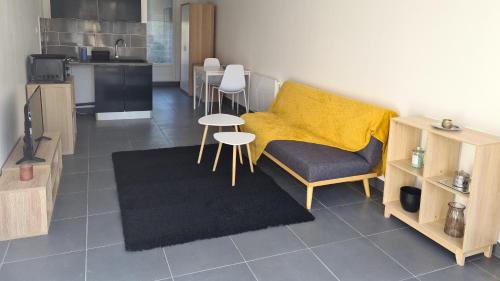 Jolie studio au calme avec jardin privatif.