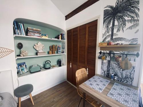 Jolie studio climatisé avec parking et proche de la mer