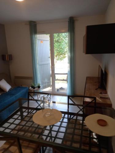 Appartement Jolie t2 aménagée et équipée village goelia 2 piscine chauffée La Falque 12130 Saint-Geniez-dʼOlt Midi-Pyrénées