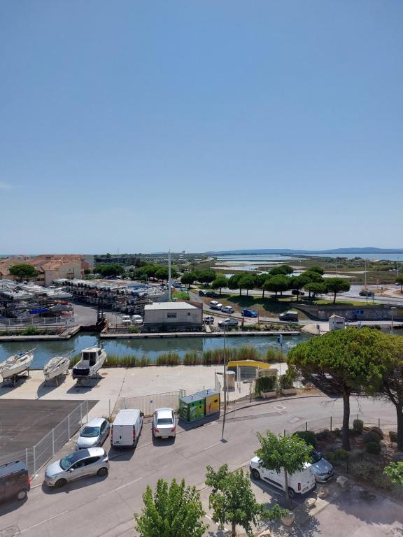 Appartement Jolis Studios vue sur mer Port, Etangs et Canaux Résidence RIVERCITY 337 rue du grau 34280 Carnon-Plage