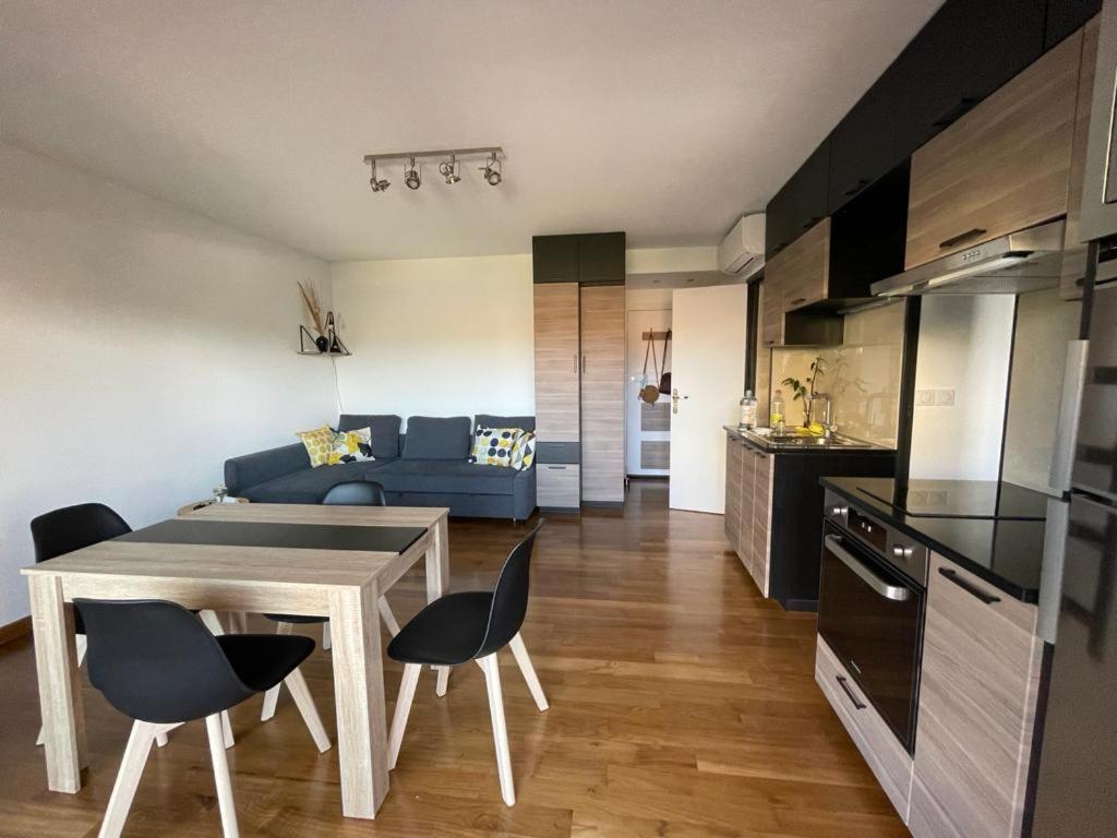 Appartement Juan les Pins : Joli T2 83 Boulevard Raymond Poincaré 06160 Antibes