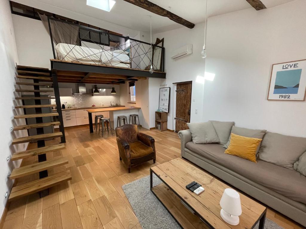 Juan-les-pins résidentiel, grand studio proche plages et commerces 06160 Antibes