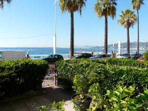 Appartement Juan Plage Le Constellation 23 Boulevard Charles Guillaumont 06160 Juan-les-Pins Provence-Alpes-Côte d\'Azur