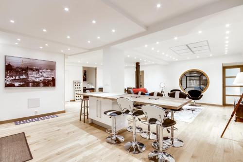 Just Renovated 138m2 On The Seine