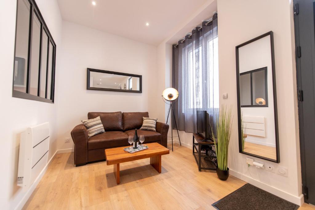 Appartement KASA LOFT CENTRE 2 - WIFI et TV - Confortable et stationnement gratuit à proximité 105 Boulevard Valbenoite 42100 Saint-Étienne