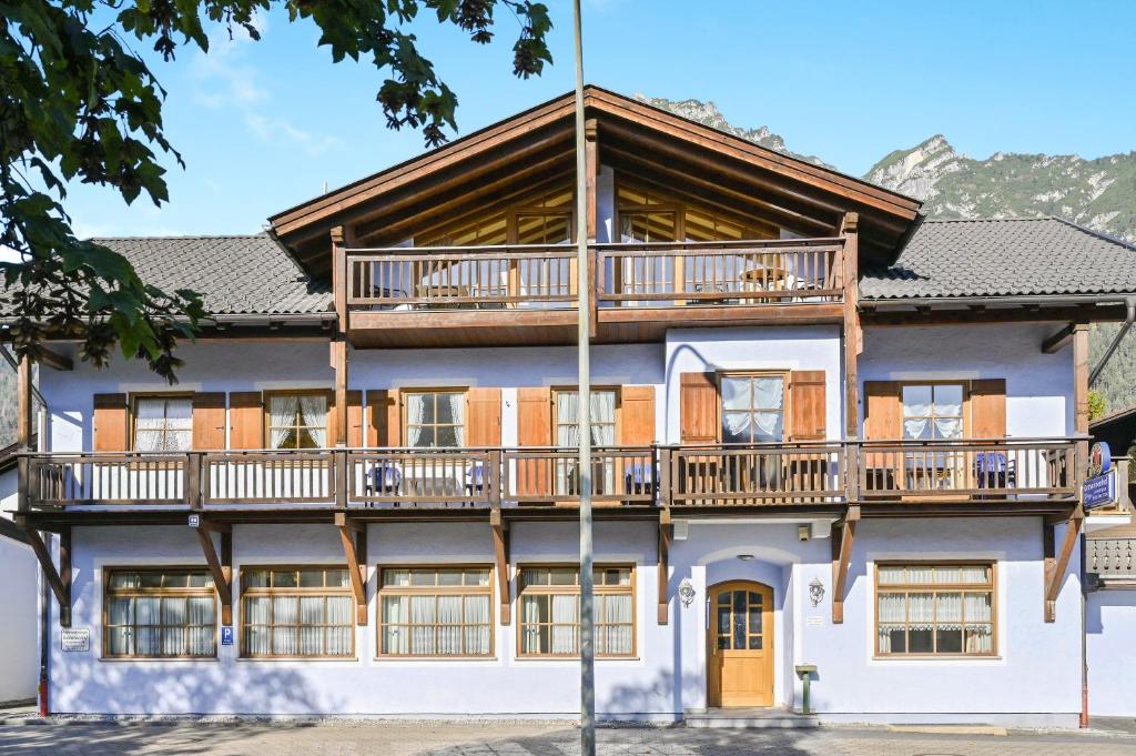 Katharinenhof Wohnung Kramer (2) Zugspitzstraße 86, 82467 Garmisch-Partenkirchen