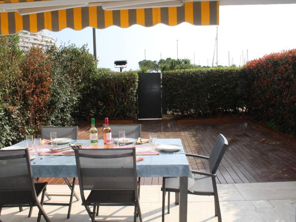 Khara YourHostHelper 14000 Caen