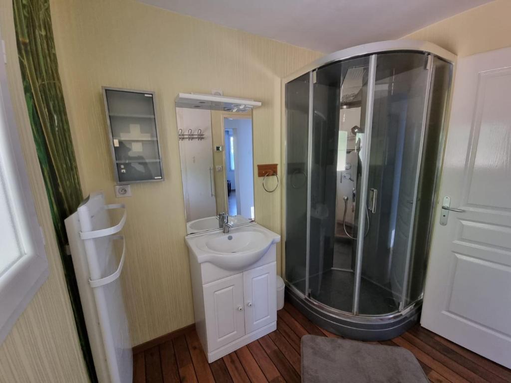 KIKILOUE CANNES 2 BEDROOM WITH GARDEN In the heart of Palm Beach