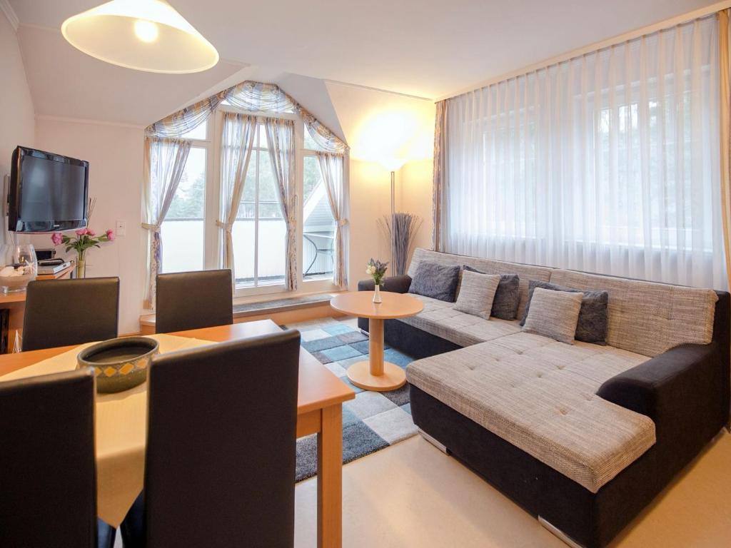 Klassik Appartement mit 1 Schlafzimmer und Balkon im Dachgeschoss 159 Dollahner Straße 55, 18609 Binz