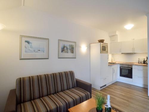 Klassik Appartement mit 2 Schlafzimmern und Balkon im Dachgeschoss 284