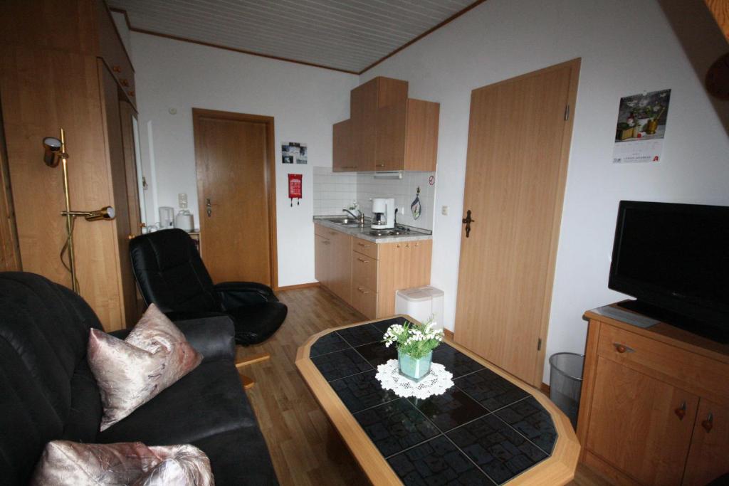 Appartement Kleine-Fewo-Ebert-Green Am Bahnhof 6 09465 Neudorf