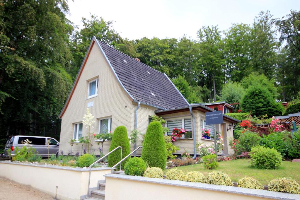 Appartement kleines Haus am Wald by Rujana 14 August-Bebel-Straße 66RB1 Julia 18586 Sellin