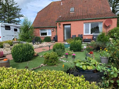 kleines Ostfriesenhaus mitten im Grünen, Mindestaufenthalt 3 Tage, bitte vorher anfragen