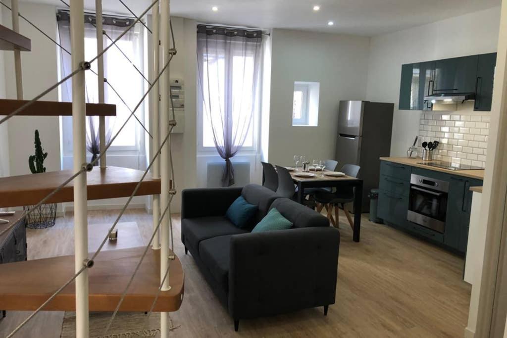 Appartement KNF HOUSE - Superbe T2 DUPLEX, à 5min des Arènes 1er étage Gauche 14 Rue Hugues Capet 30900 Nîmes