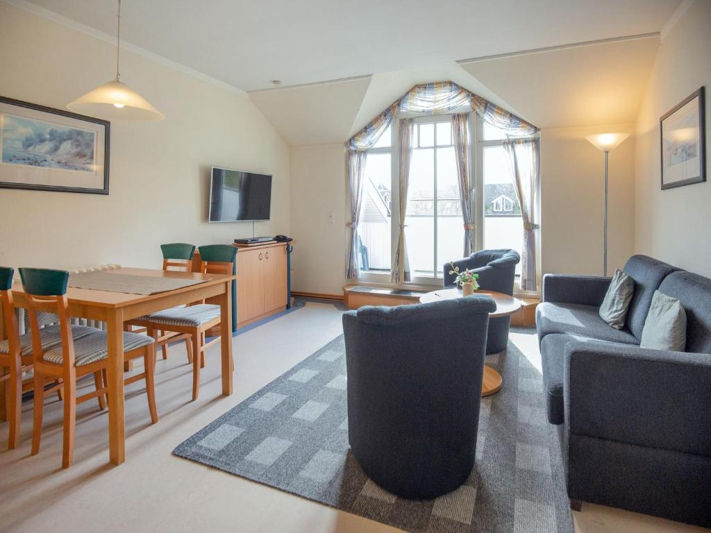 Komfort Appartement mit 1 Schlafzimmer und Balkon im Dachgeschoss 110 Dollahner Straße 55, 18609 Binz