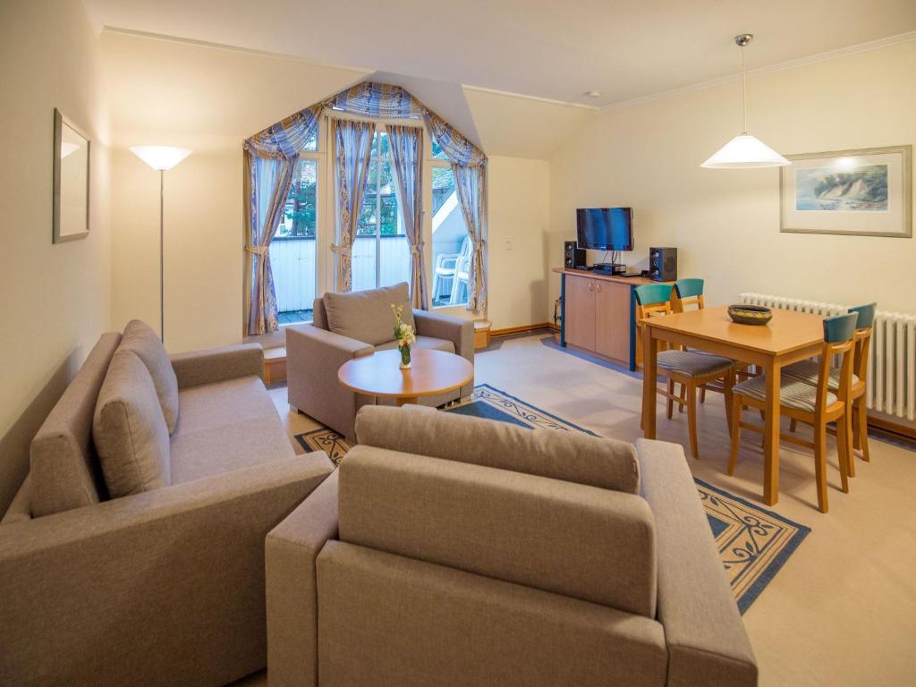 Komfort Appartement mit 1 Schlafzimmer und Balkon im Dachgeschoss 259 Dollahner Straße 55, 18609 Binz