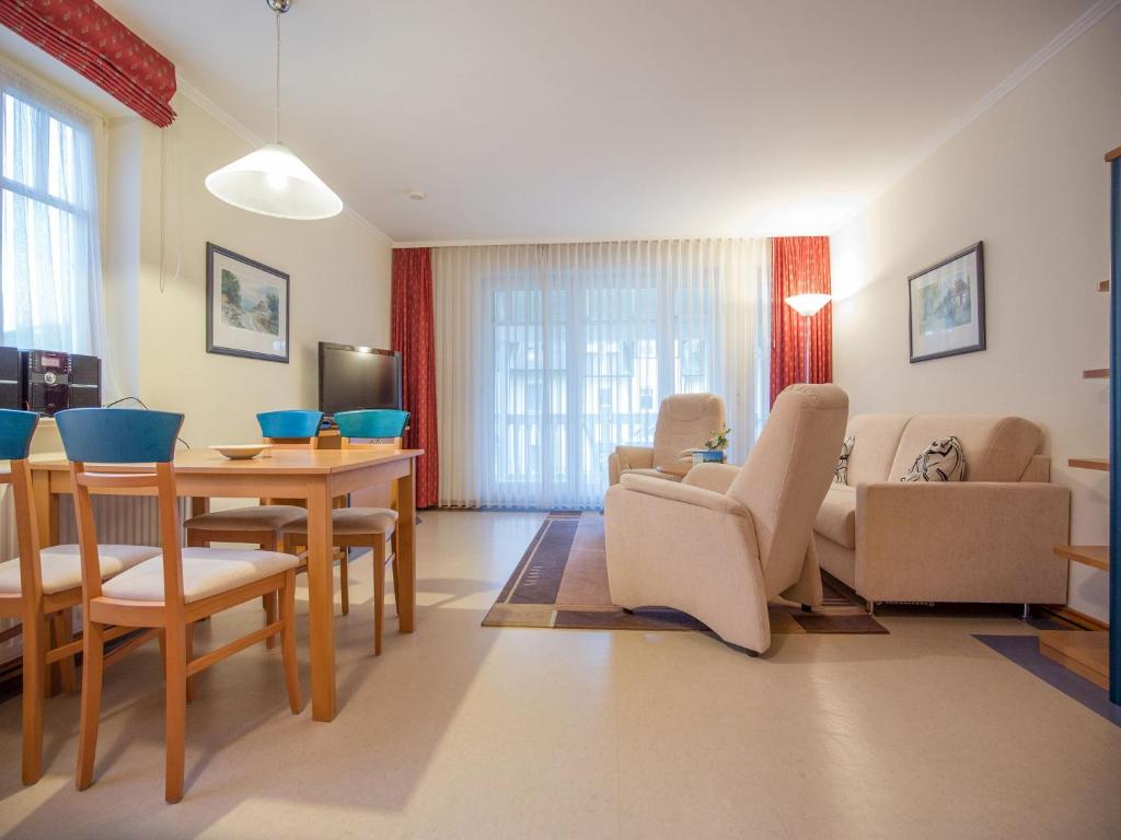 Appartement Komfort Appartement mit 1 Schlafzimmer und Balkon im Obergeschoss 080 Dollahner Straße 55 18609 Binz