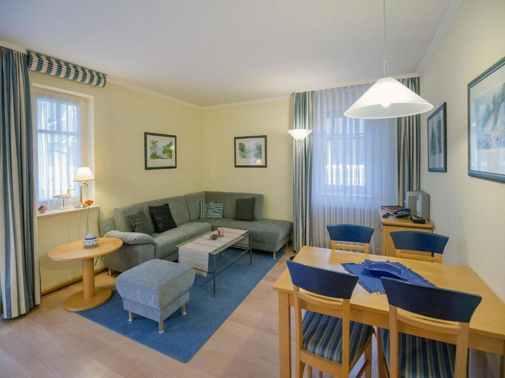 Komfort Appartement mit 1 Schlafzimmer und Balkon im Obergeschoss 143 Dollahner Straße 55, 18609 Binz