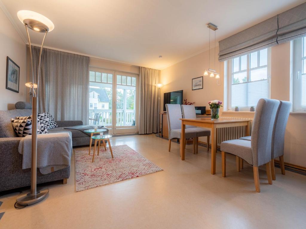 Komfort Appartement mit 1 Schlafzimmer und Balkon im Obergeschoss 241 Dollahner Straße 55, 18609 Binz