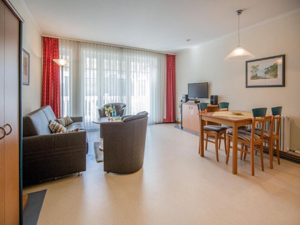 Komfort Appartement mit 1 Schlafzimmer und Balkon im Obergeschoss 301 Dollahner Straße 55, 18609 Binz