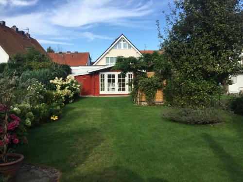 Komfort Ferienwohnung Kroemer 3-Zimmer, Garten, Strand 300 m