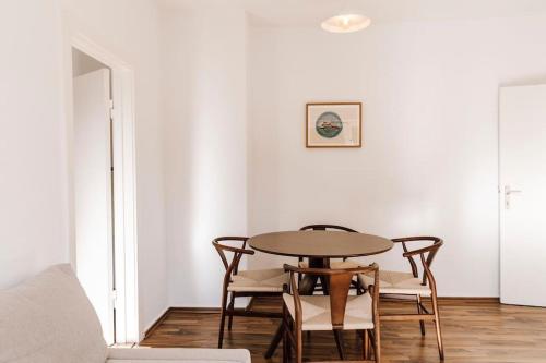 Komplett neu: 2-Zi zentral im Altbau. 24h-Checkin