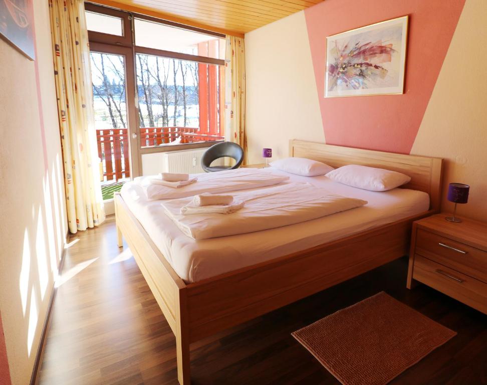 Appartement Kurhotel Schluchsee App 1315 - Auszeit - mit Hallenbad, Schluchsee Am Riesenbühl 3 79859 Schluchsee