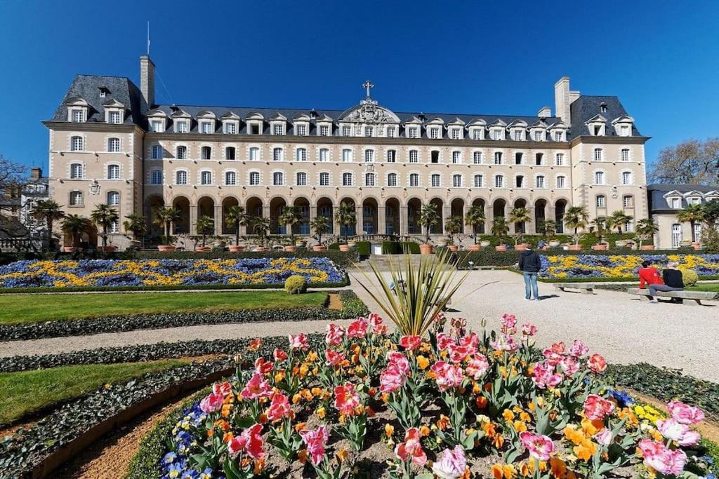 Appartement L'ALBIZIA idéal pour 4 pers centre ville Rennes 13 Rue du Bourg l'Evesque 35000 Rennes