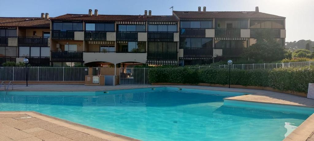 L'Alizarine, superbe appartement avec piscine 1416 Avenue Henri Guillaume, 83500 La Seyne-sur-Mer