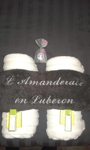L'AMANDERAIE à côté de LOURMARIN en LUBERON